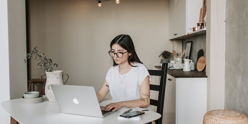 pexels-vlada-karpovich-4050323